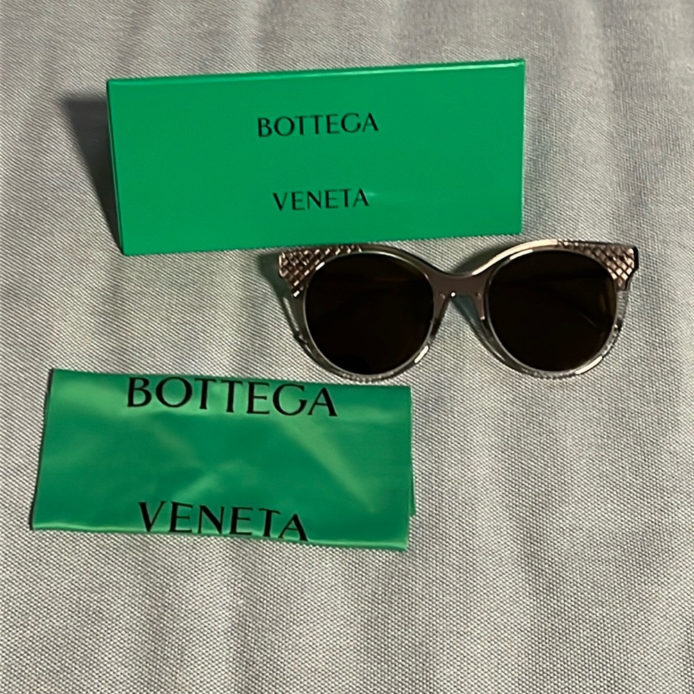 Bottega Veneta Sunglasses *excellent condition*